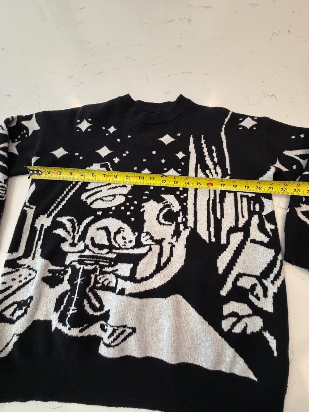 Black and White Graphic Crewneck Sweater - Unbranded - Picture 6 of 9
